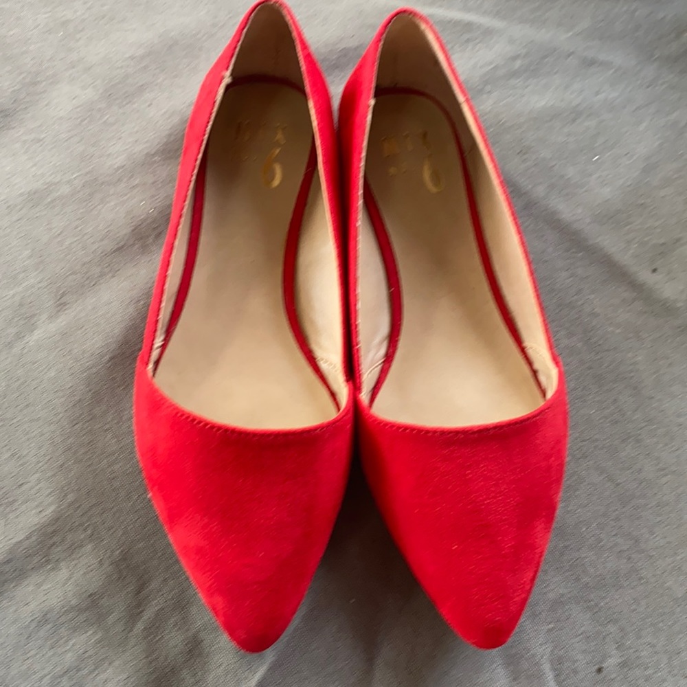 New, never worn, Mix No. 6 red flats